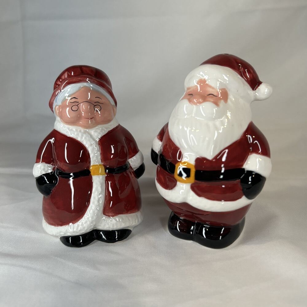Vintage Christmas Salt And Pepper Shakers, Santa And Mrs. Claus 2003